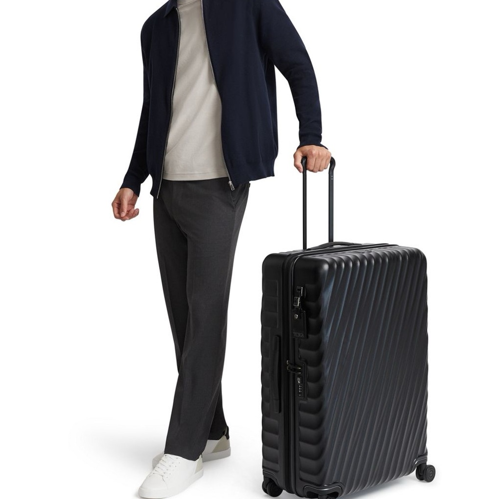 Tumi 19 DEGREE
Extended Trip Expandable 4 Wheeled Packing Case